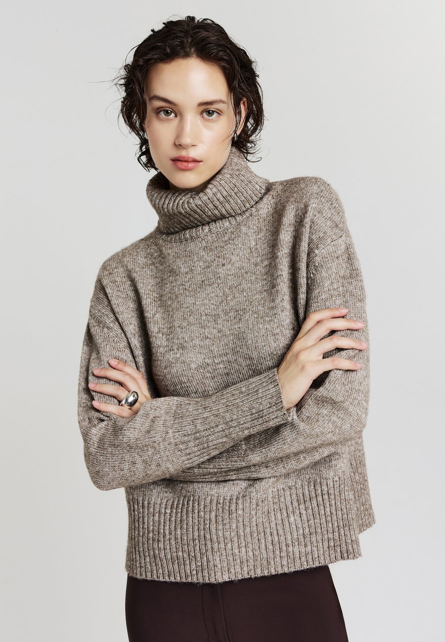 Джемпер Calliope DOLCEVITA A INGLESE, Fango/Grey
Джемпер Calliope DOLCEVITA A INGLESE, Fango/Grey