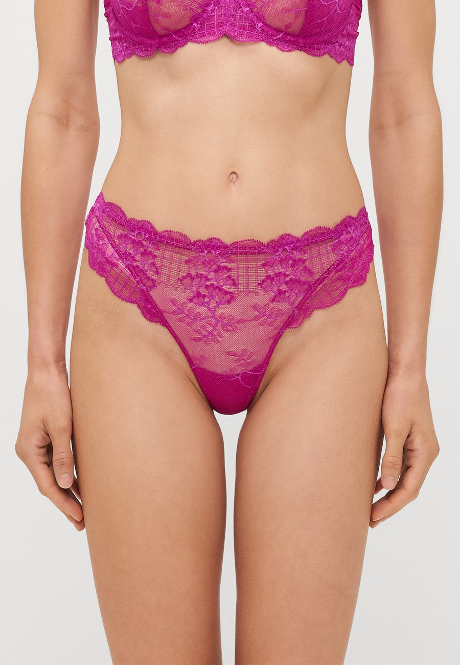 Трусы Simone Pérèle REVE TANGA, Azalea/Neon Pink
Трусы Simone Pérèle REVE TANGA, Azalea/Neon Pink