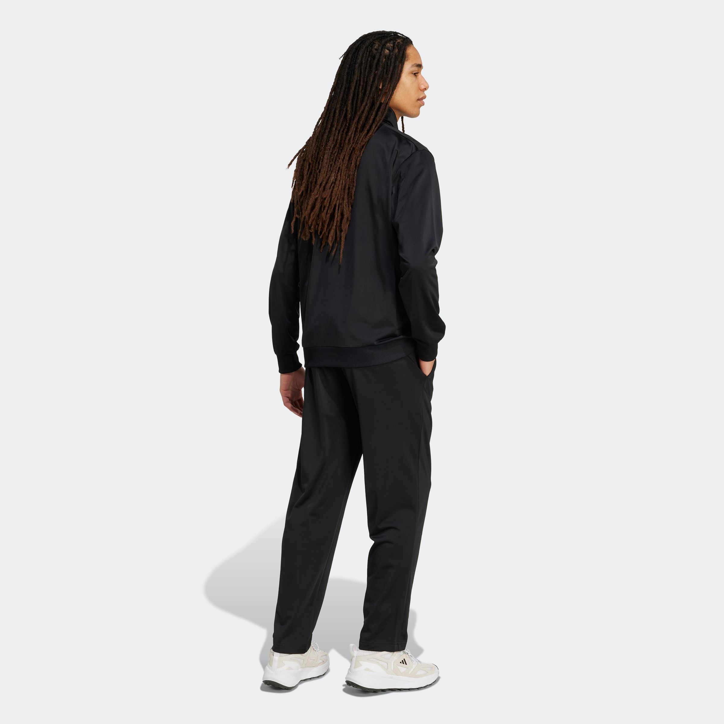 Adidas Sportswear Спортивный костюм 'Linear Track' в черном цвете
Adidas Sportswear Спортивный костюм 'Linear Track' в черном цвете
