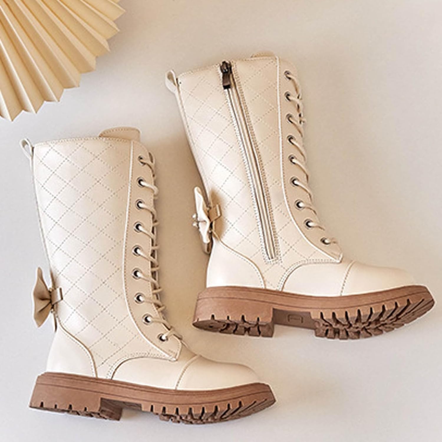 Generic Белые средние боевые ботинки для девочек: модные ботинки с шнуровкой, боковой молнией, для верховой езды, выше колена, кожаные, зимние, теплые, праздничные туфли
Generic Белые средние боевые ботинки для девочек: модные ботинки с шнуровкой, боковой молнией, для верховой езды, выше колена, кожаные, зимние, теплые, праздничные туфли