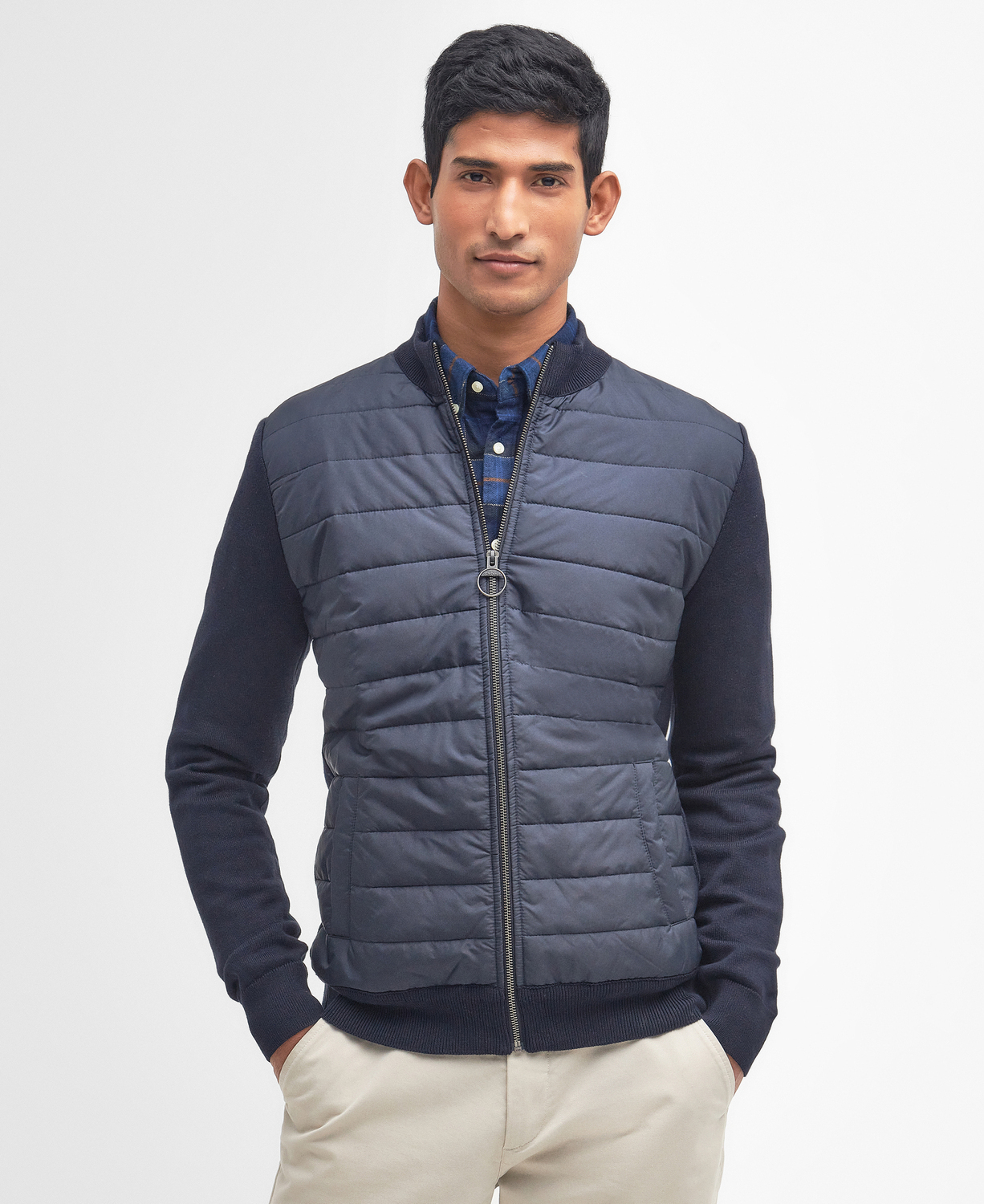 Джемпер Barbour Essential Carn Quilted, классический темно-синий
Джемпер Barbour Essential Carn Quilted, классический темно-синий