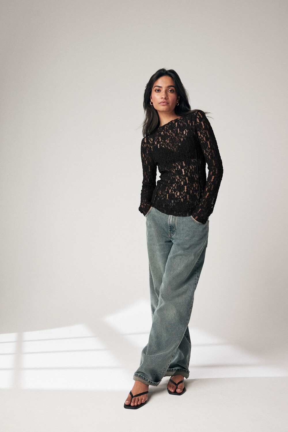 Топ с длинными рукавами и вырезом под горло, кружевом Next, черный 
Топ с длинными рукавами и вырезом под горло, кружевом Next, черный