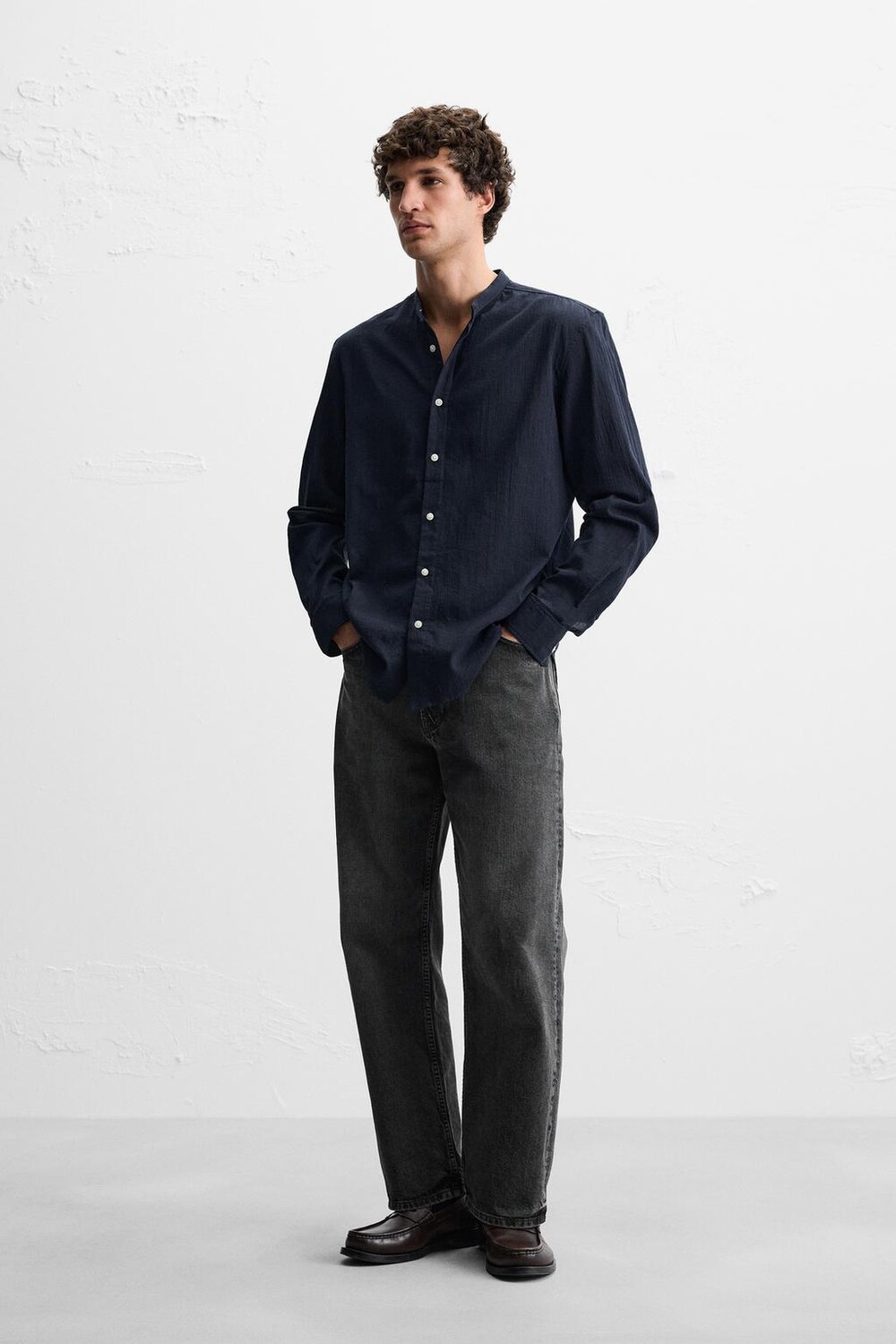 Рубашка с эффектом мят ZARA, темно-синий
Рубашка с эффектом мят ZARA, темно-синий