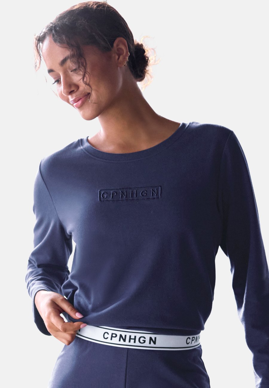 Топ Copenhagen Studios Long sleeved top, Dunkelblau/Dark Blue
Топ Copenhagen Studios Long sleeved top, Dunkelblau/Dark Blue