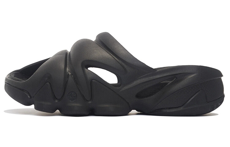 Шлепанцы мужские черные Lining
Шлепанцы мужские черные Lining