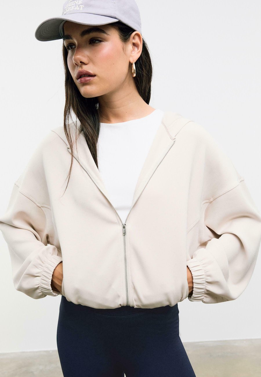 Толстовка Stradivarius SOFT TOUCH PUFF , Stone
Толстовка Stradivarius SOFT TOUCH PUFF , Stone