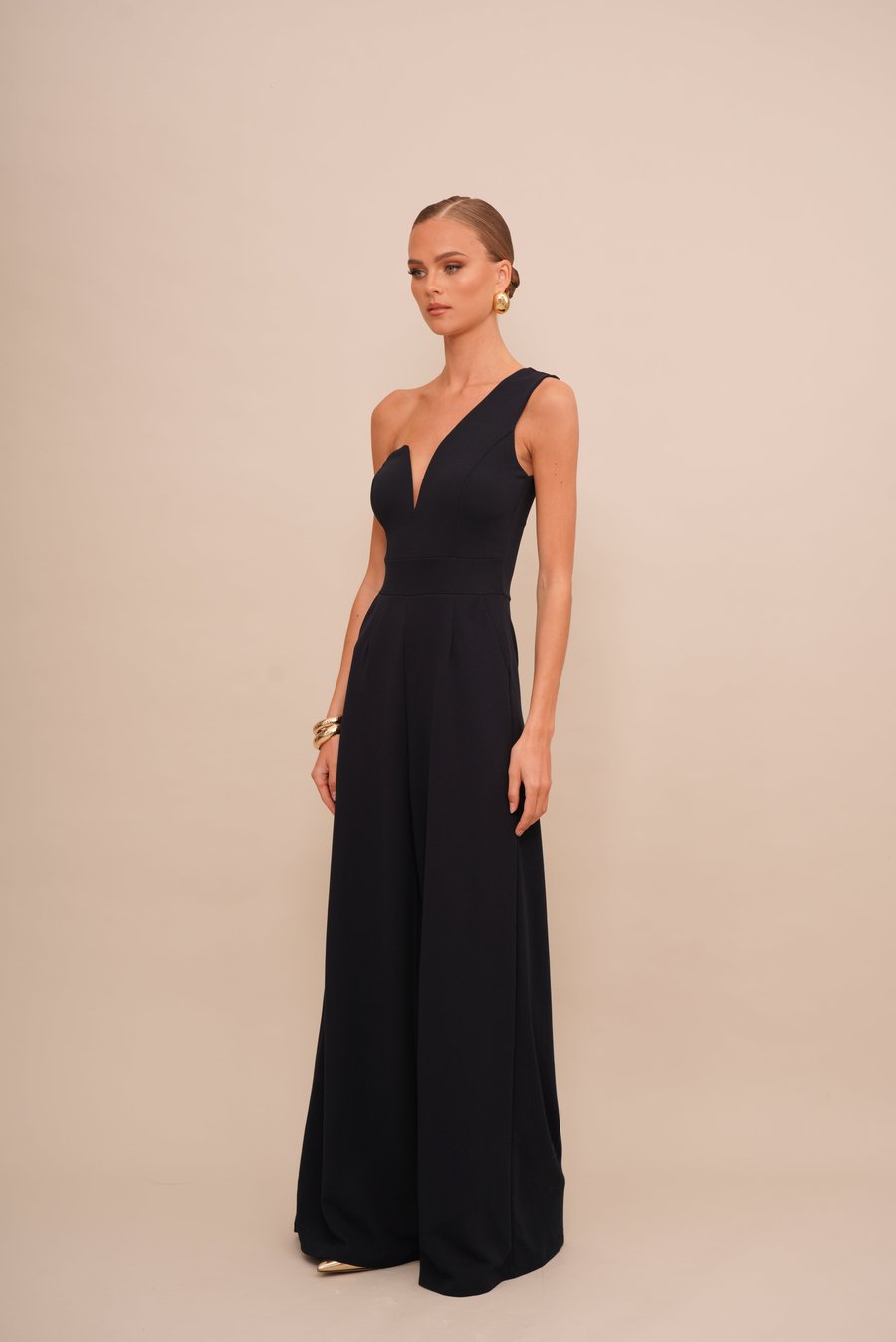 Комбинезон WAL G. FLEUR ONE SHOULDER , Navy Blue/Dark Blue
Комбинезон WAL G. FLEUR ONE SHOULDER , Navy Blue/Dark Blue