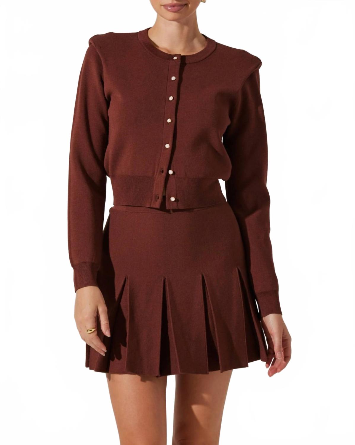 Дениса Кардиган с пуговицами под искусственный жемчут в цвете шелковица ASTR, Mulberry
Дениса Кардиган с пуговицами под искусственный жемчут в цвете шелковица ASTR, Mulberry