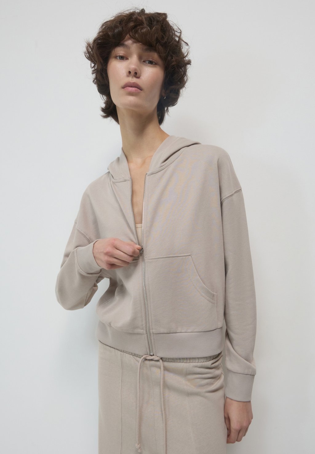 Толстовка на молнии Calliope, серо-коричневый
Толстовка на молнии Calliope, серо-коричневый