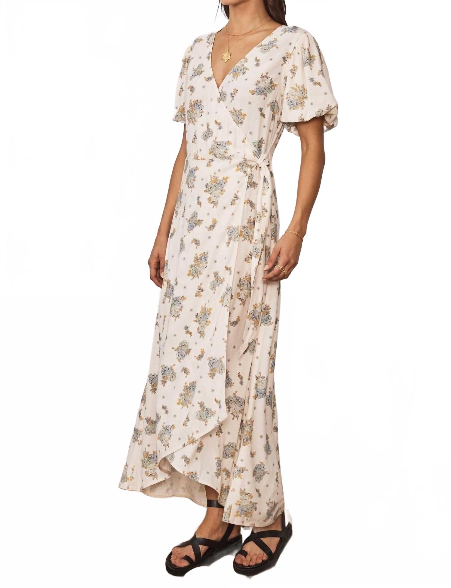 Платье Emilia в цветочек Esra Sancia, Esra Floral
Платье Emilia в цветочек Esra Sancia, Esra Floral