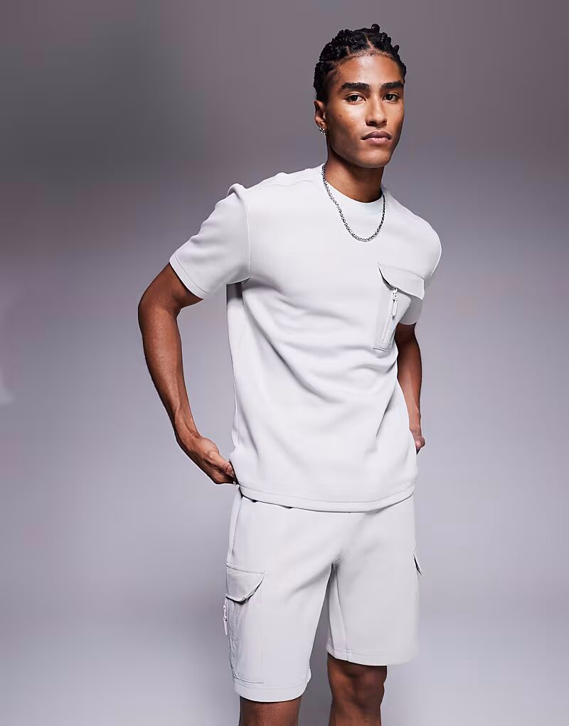 Футболка River Island из нейлона с короткими рукавами и карманом светло-серого цвета
Футболка River Island из нейлона с короткими рукавами и карманом светло-серого цвета