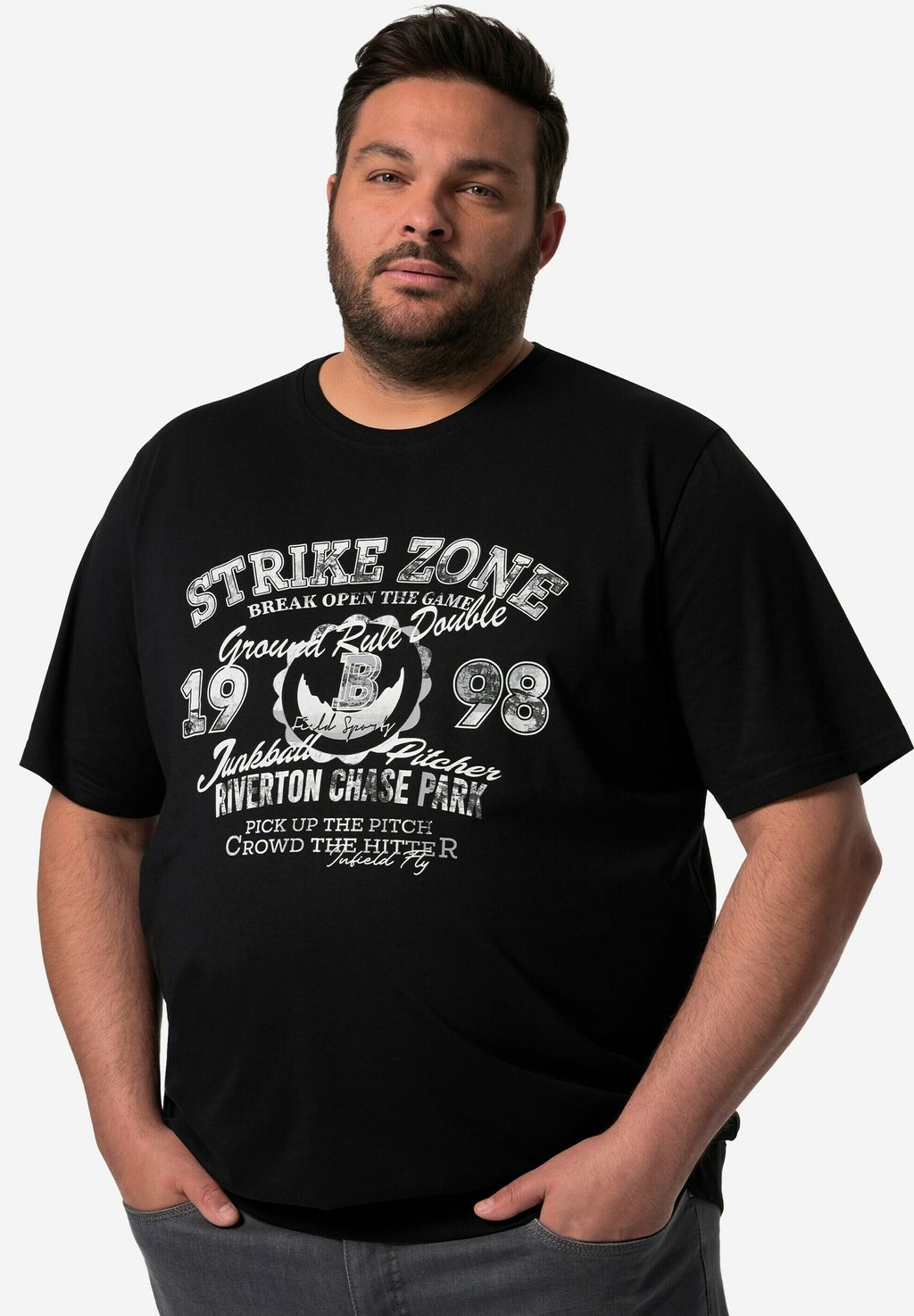 Футболка с принтом Men Plus, черный
Футболка с принтом Men Plus, черный