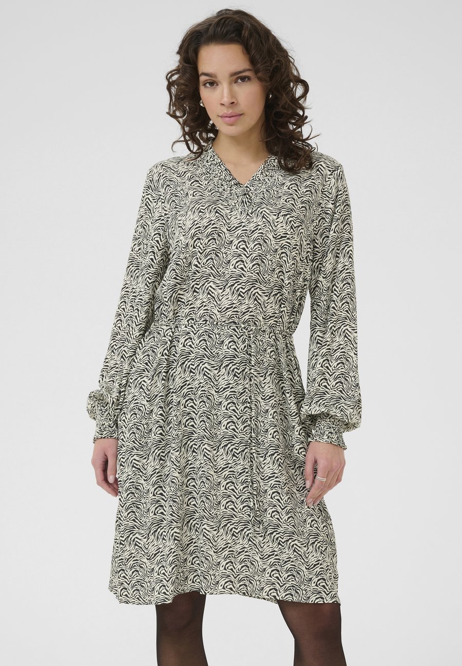 Платье Kaffe Day dress, Black Oyster Turtledove Animal/Black
Платье Kaffe Day dress, Black Oyster Turtledove Animal/Black