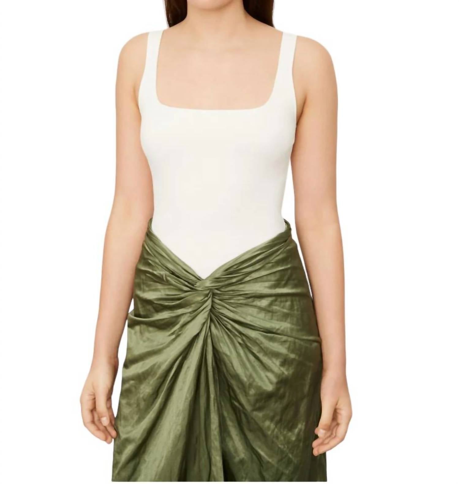 Топ-комбинация с квадратным передом цвета Off White Vince
Топ-комбинация с квадратным передом цвета Off White Vince