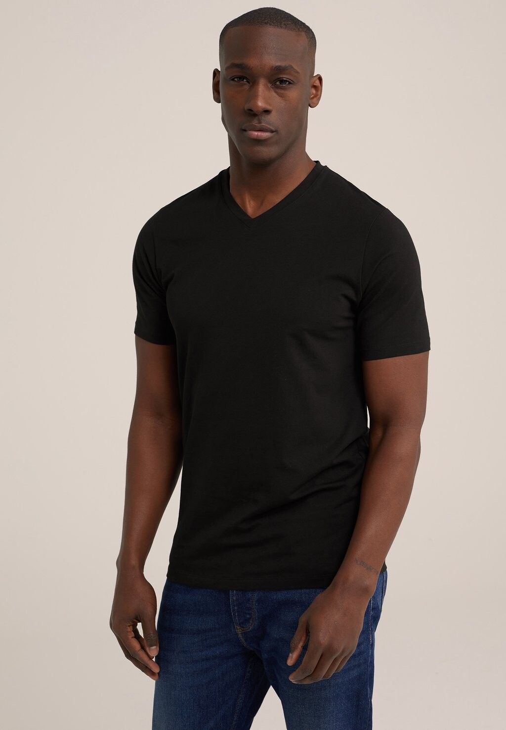 Футболка базовая BASIC WE Fashion, цвет black
Футболка базовая BASIC WE Fashion, цвет black