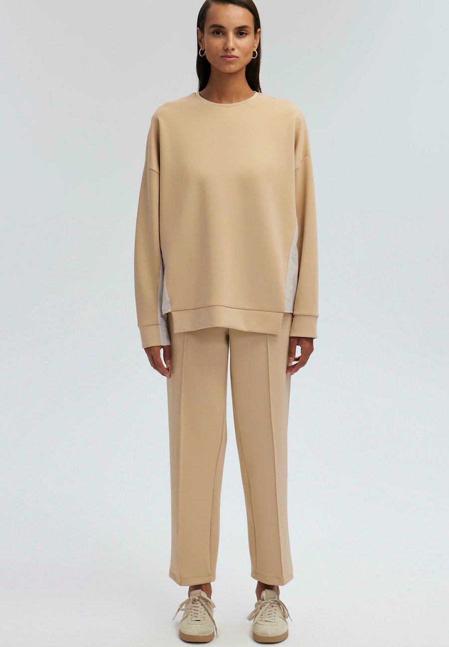 Толстовка Touché Privé SET, Beige
Толстовка Touché Privé SET, Beige