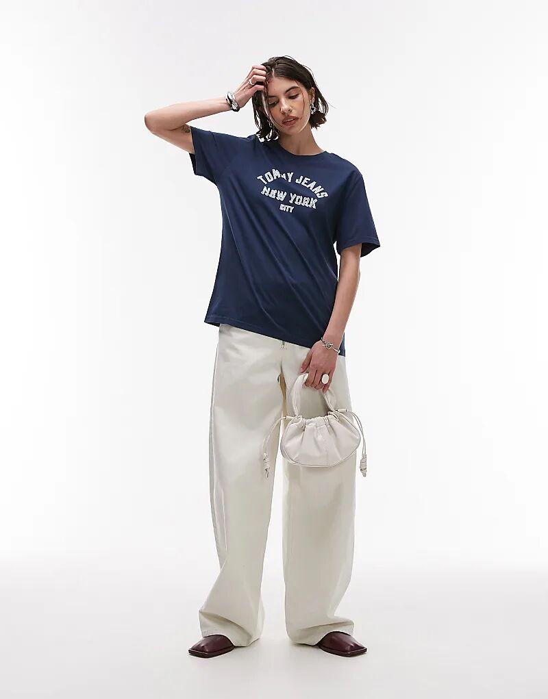 Свободная футболка Tommy Jeans с логотипом университета, темно-синего цвета
Свободная футболка Tommy Jeans с логотипом университета, темно-синего цвета