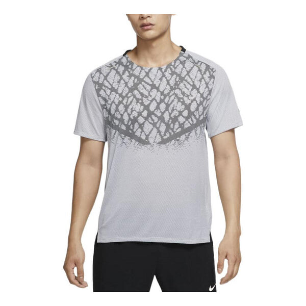 Футболка Nike Dri-FIT ADV Run Division Techknit Reflective Design Running Short Sleeve Gray, мультиколор
Футболка Nike Dri-FIT ADV Run Division Techknit Reflective Design Running Short Sleeve Gray, мультиколор
