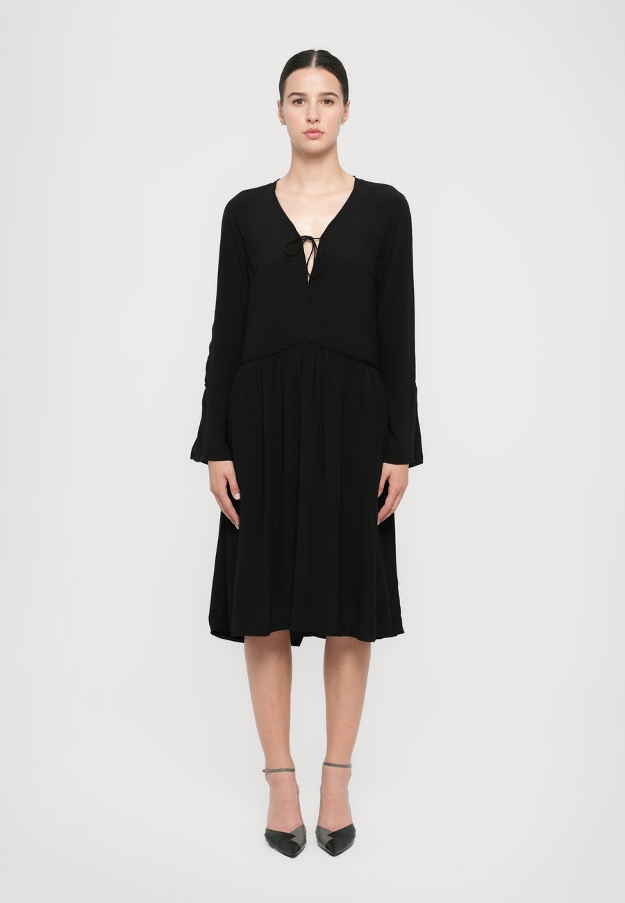 Платье Zadig & Voltaire RINAS SOFT, Black
Платье Zadig & Voltaire RINAS SOFT, Black