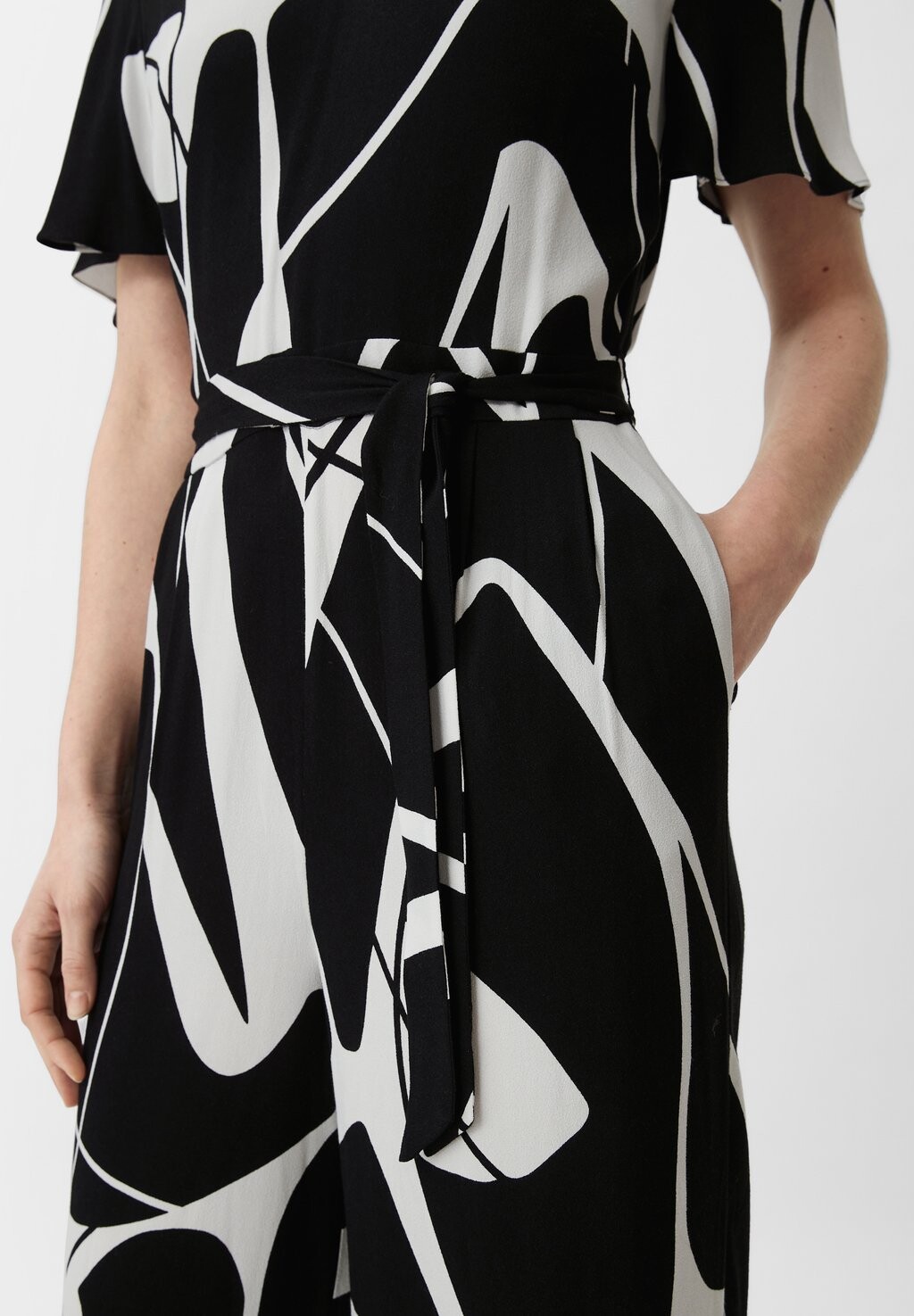 Комбинезон Overall Mit Crêpestruktur comma, черный 
Комбинезон Overall Mit Crêpestruktur comma, черный