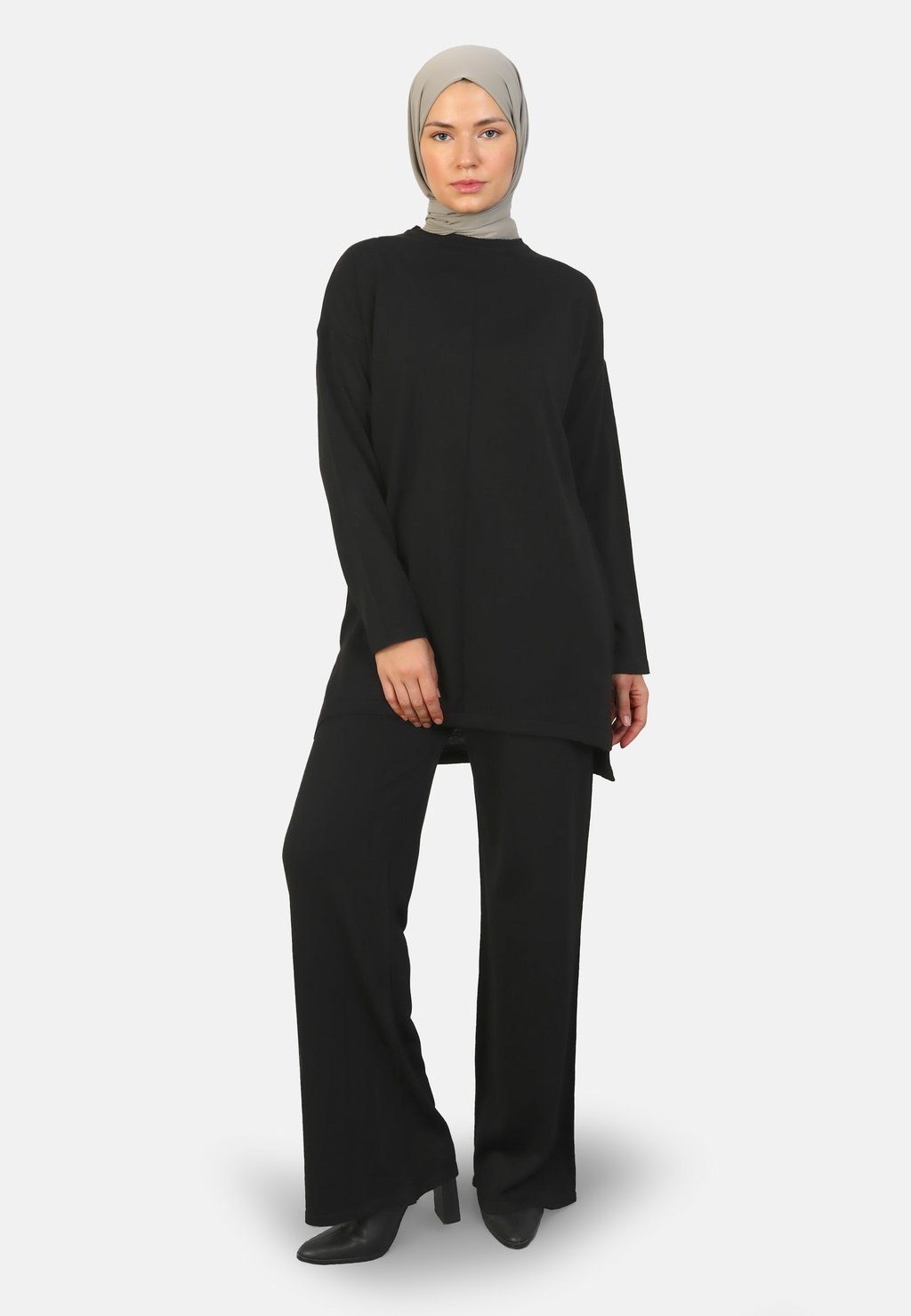 Брюки REFKA SET - Jumper Modanisa, черный
Брюки REFKA SET - Jumper Modanisa, черный