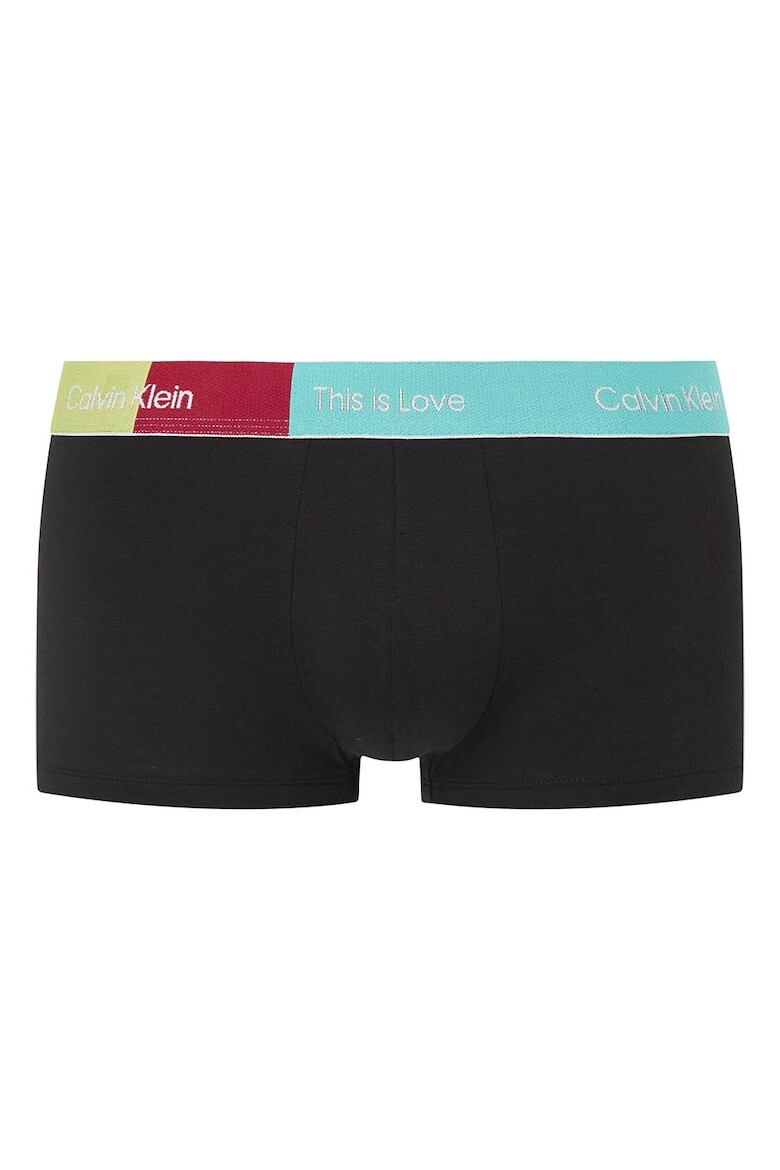 Мужские трусы-боксеры Calvin Klein с дизайном колор-блок
Мужские трусы-боксеры Calvin Klein с дизайном колор-блок