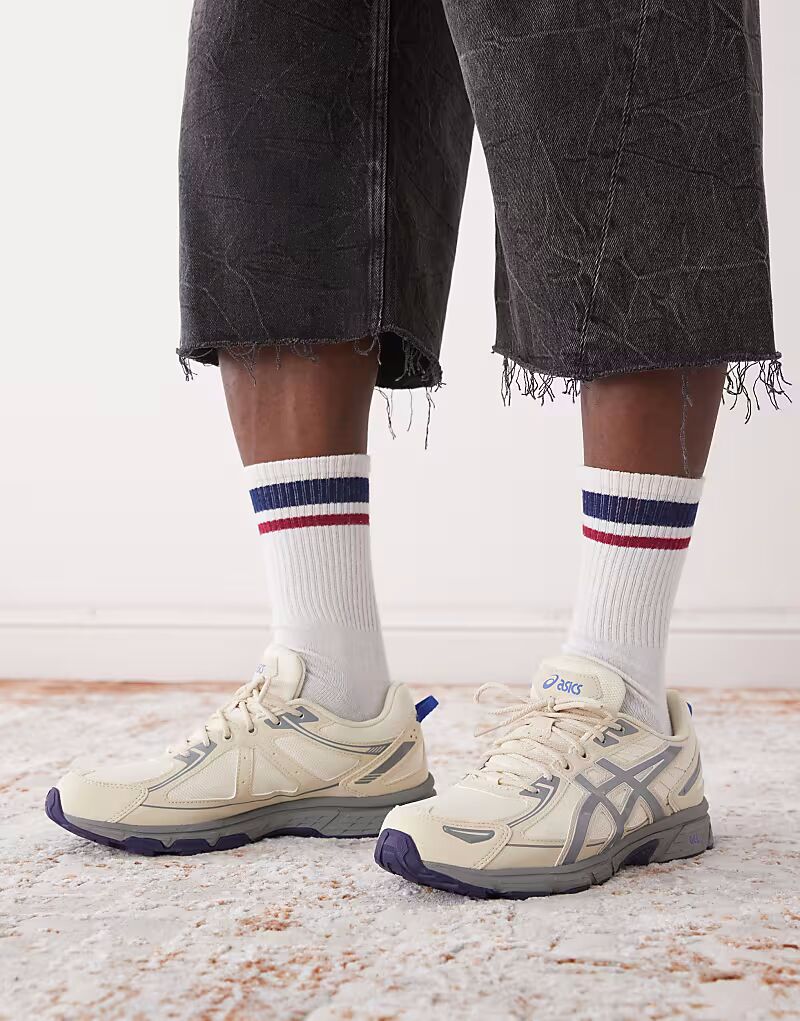 Кроссовки Asics Gel-Venture 6 кремового и ванильного цветов
Кроссовки Asics Gel-Venture 6 кремового и ванильного цветов