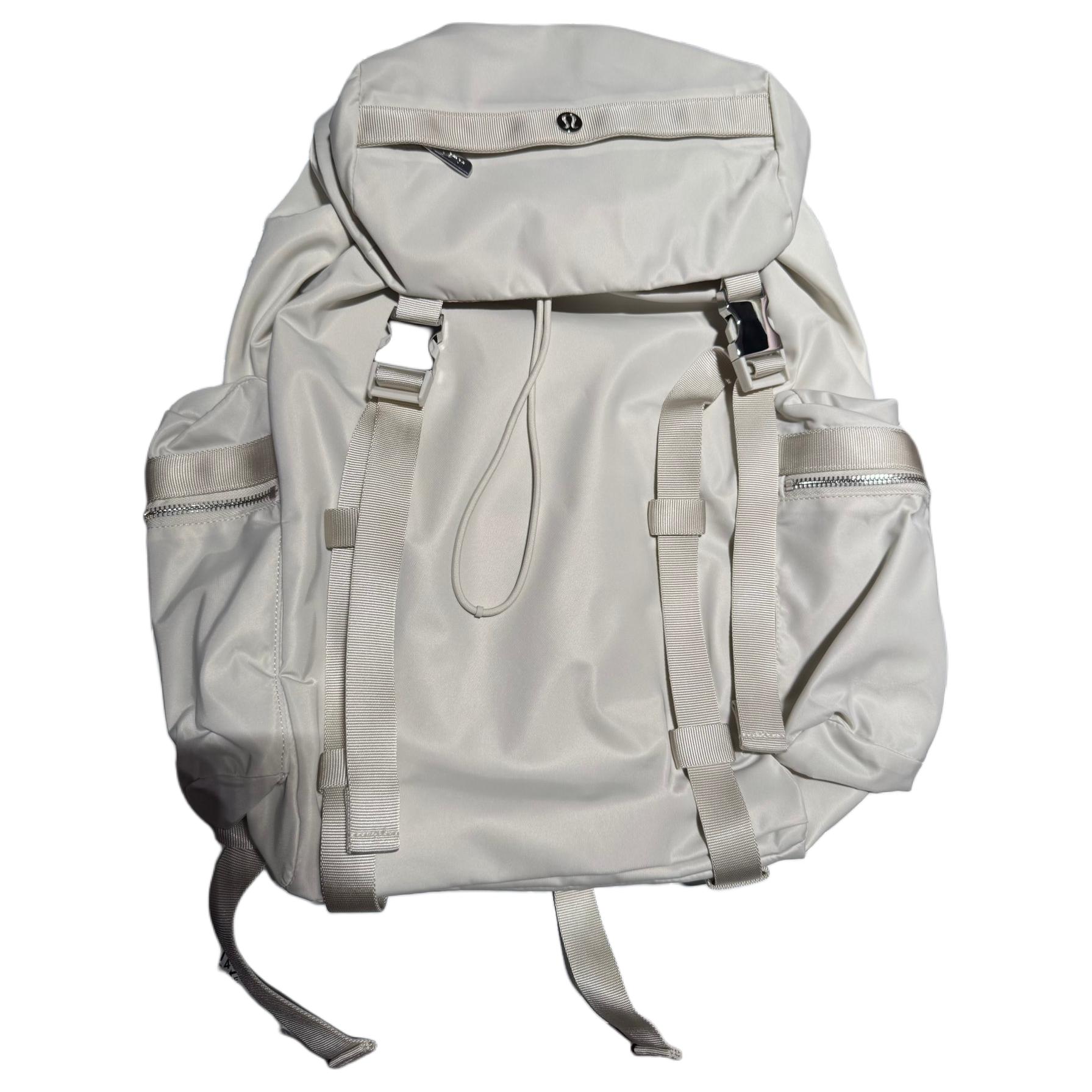 Lululemon Нейлоновый рюкзак унисекс бежево-серебристый, Bone Silver
Lululemon Нейлоновый рюкзак унисекс бежево-серебристый, Bone Silver