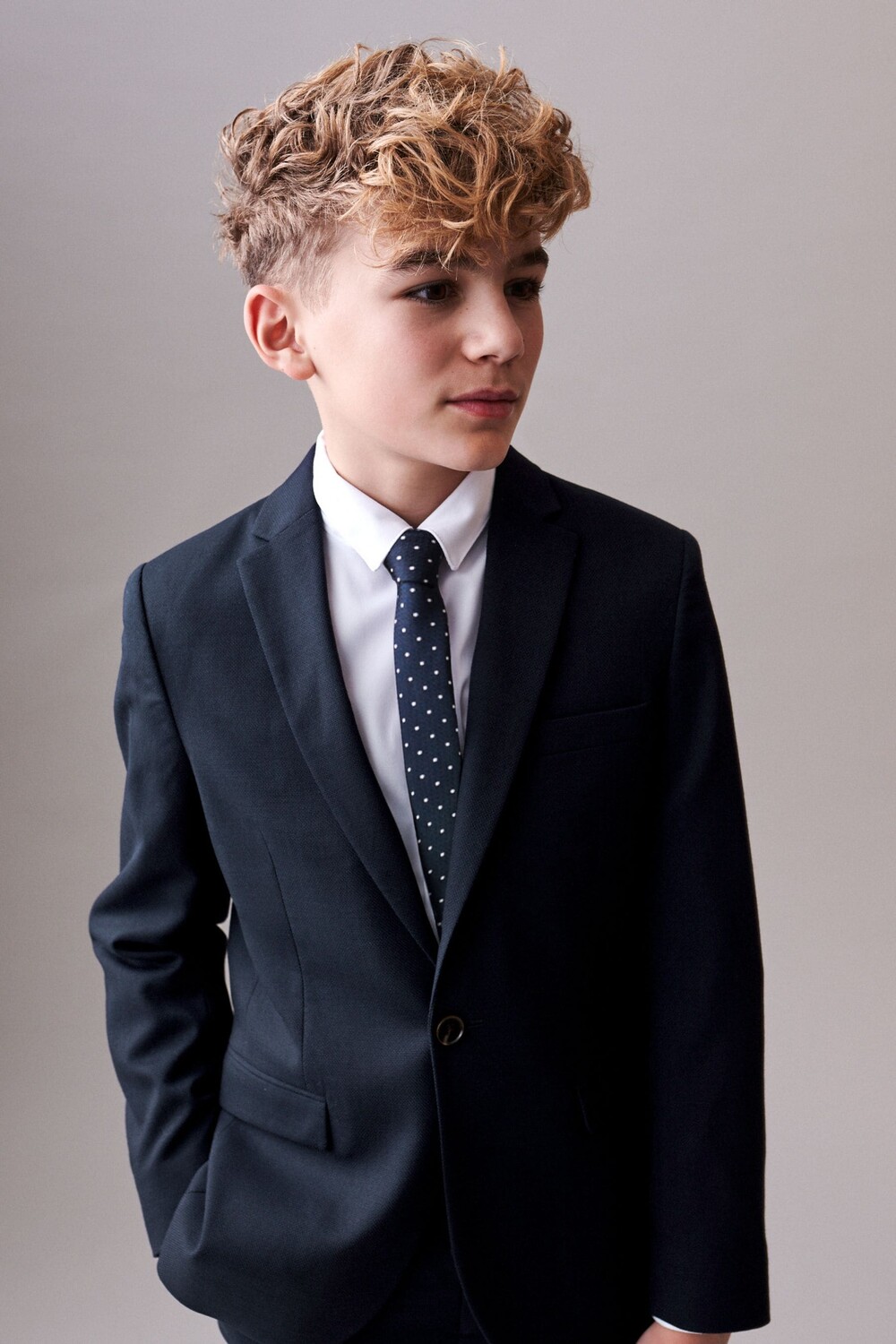 Премиальный костюм толленьо из итальянской шерсти: блейзер (3-16 лет) Next, синий
Премиальный костюм толленьо из итальянской шерсти: блейзер (3-16 лет) Next, синий