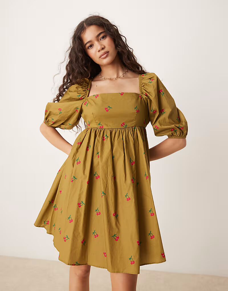 Гламурное мини-платье с квадратным вырезом и завязками на спине в оливково-вишневом цвете Glamorous
Гламурное мини-платье с квадратным вырезом и завязками на спине в оливково-вишневом цвете Glamorous