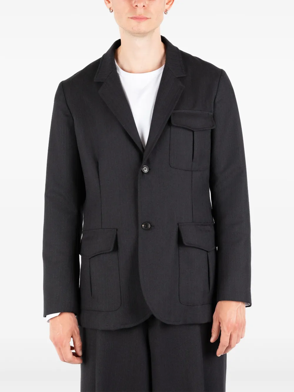 Блейзер с накладными карманами и двумя пуговицами Société Anonyme, черный
Блейзер с накладными карманами и двумя пуговицами Société Anonyme, черный