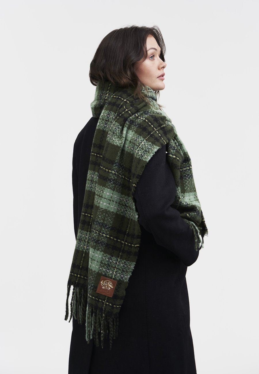 Шарф FABLE ENGLAND CATHY BOUCLE, Emerald Green/Green
Шарф FABLE ENGLAND CATHY BOUCLE, Emerald Green/Green