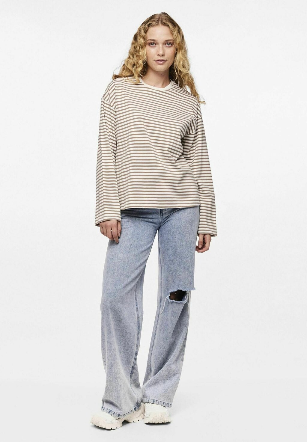 Топ с длинными рукавами MIT PCSADIE Pieces, цвет cloud dancer
Топ с длинными рукавами MIT PCSADIE Pieces, цвет cloud dancer