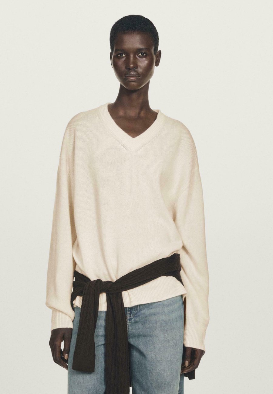 Джемпер Massimo Dutti OVERSIZE V-NECK WITH LONG SLEEVE, Beige
Джемпер Massimo Dutti OVERSIZE V-NECK WITH LONG SLEEVE, Beige