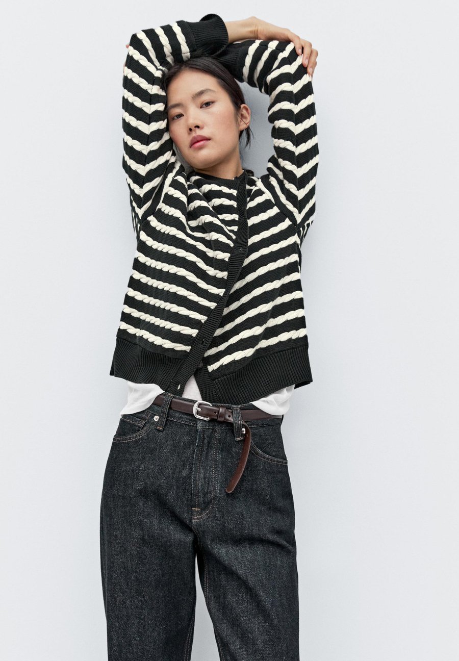 Кардиган Massimo Dutti NAUTICAL CREW NECK, Dark Blue
Кардиган Massimo Dutti NAUTICAL CREW NECK, Dark Blue