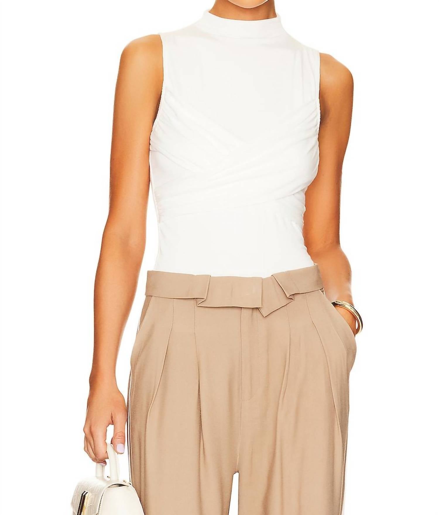 Гвен Топ в Кремовом LBLC THE LABEL
Гвен Топ в Кремовом LBLC THE LABEL