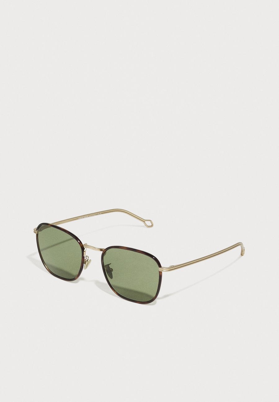 Солнцезащитные очки Giorgio Armani Sunglasses, Matte Gold-Coloured/Gold-Coloured
Солнцезащитные очки Giorgio Armani Sunglasses, Matte Gold-Coloured/Gold-Coloured