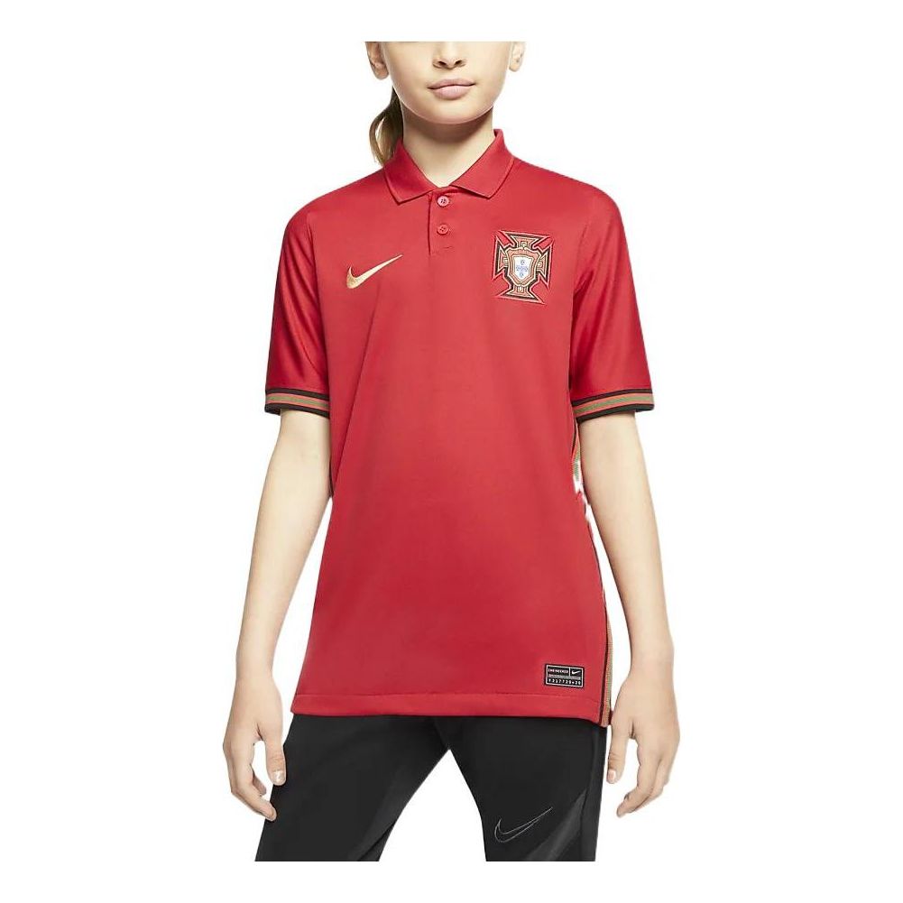 Топ (GS) Nike Portugal 2020 Sports Home Solid Color Stripe Embroidered Short Sleeve Boy Girls Red Polo Shirt
Топ (GS) Nike Portugal 2020 Sports Home Solid Color Stripe Embroidered Short Sleeve Boy Girls Red Polo Shirt