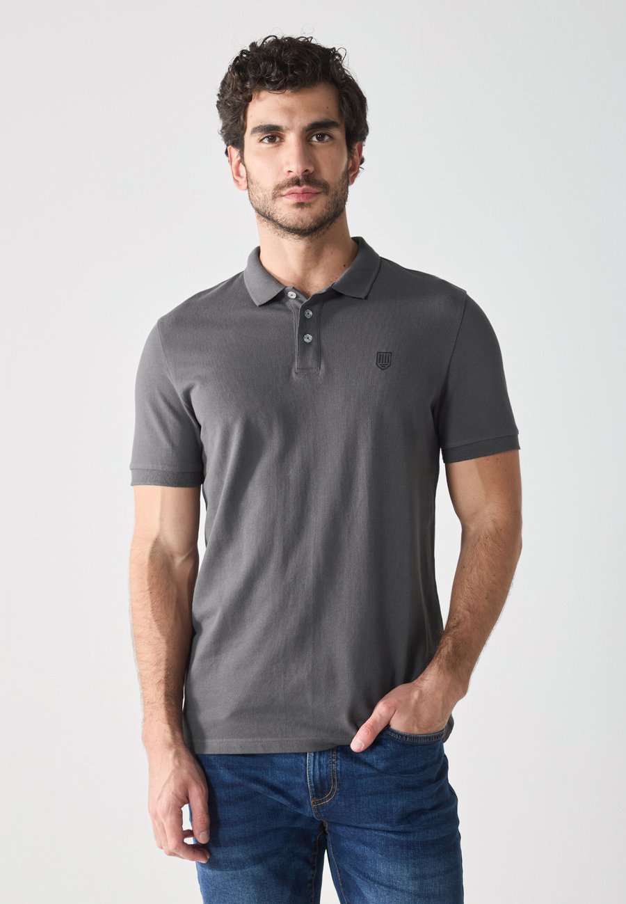 Поло Pier One EMBROIDERED POLOSHIRT, Forged Iron/Dark Grey, Серый, Поло Pier One EMBROIDERED POLOSHIRT, Forged Iron/Dark Grey
Поло Pier One EMBROIDERED POLOSHIRT, Forged Iron/Dark Grey, Серый, Поло Pier One EMBROIDERED POLOSHIRT, Forged Iron/Dark Grey