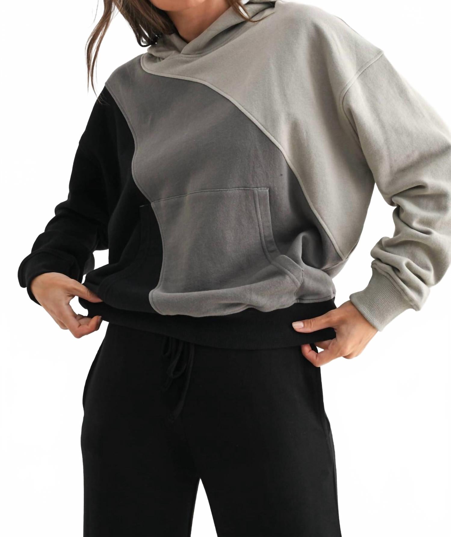 Mono b Уютная толстовка с полосками и градиентным переходом цвета, черная
Mono b Уютная толстовка с полосками и градиентным переходом цвета, черная