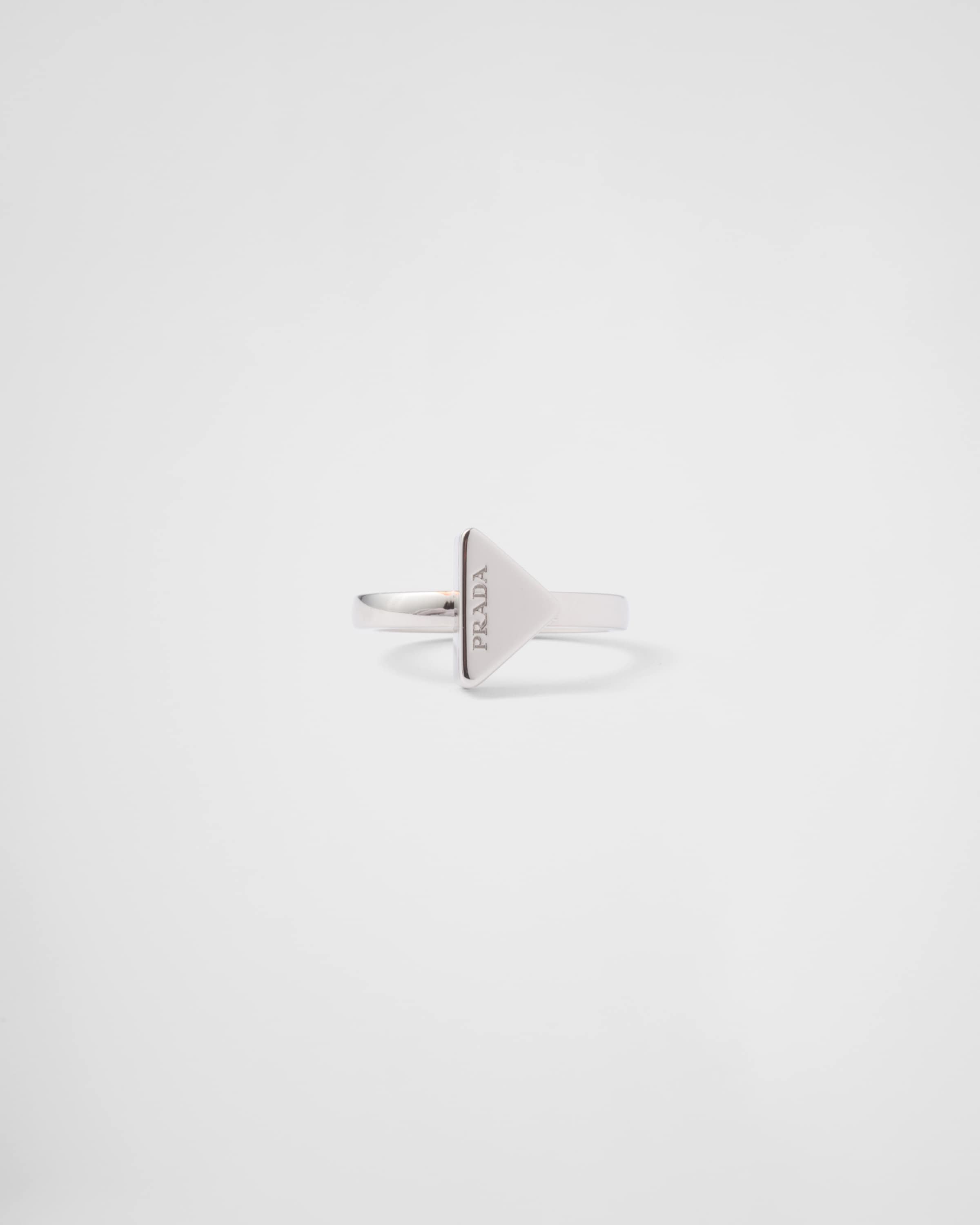 Металлическое кольцо Prada, серый
Металлическое кольцо Prada, серый