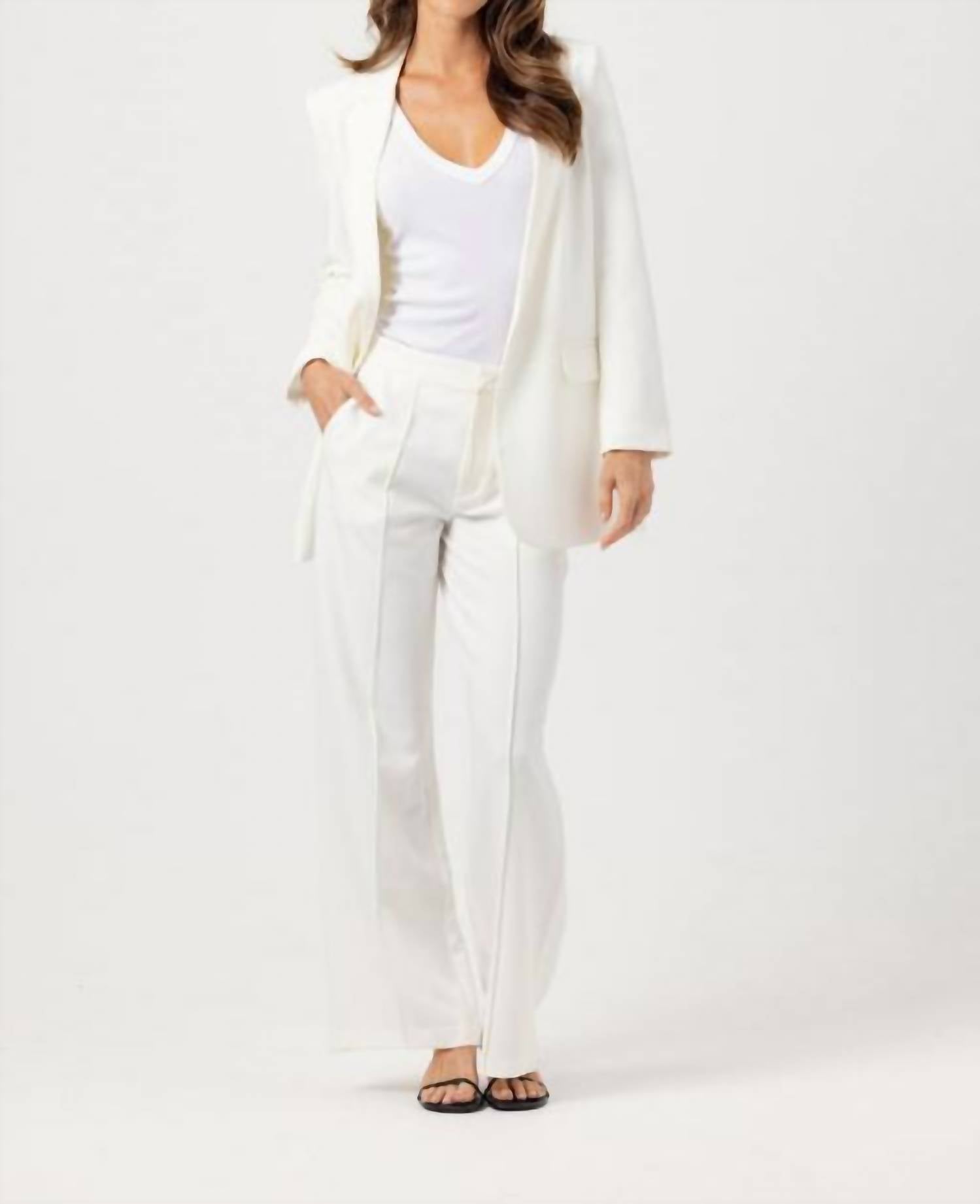 Брюки Iris белого цвета sundays
Брюки Iris белого цвета sundays