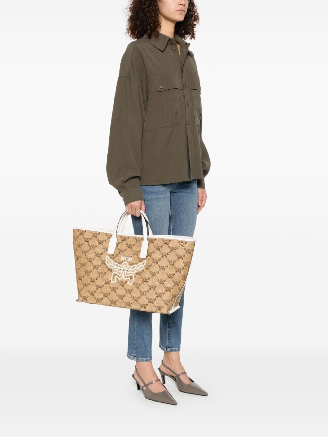 MCM сумка-тоут Himmel среднего размера, нейтральный цвет
MCM сумка-тоут Himmel среднего размера, нейтральный цвет