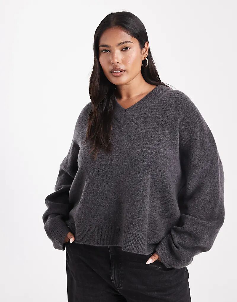 Вязаный джемпер свободного кроя с V-образным вырезом от ASOS DESIGN Curve темно-серого цвета
Вязаный джемпер свободного кроя с V-образным вырезом от ASOS DESIGN Curve темно-серого цвета
