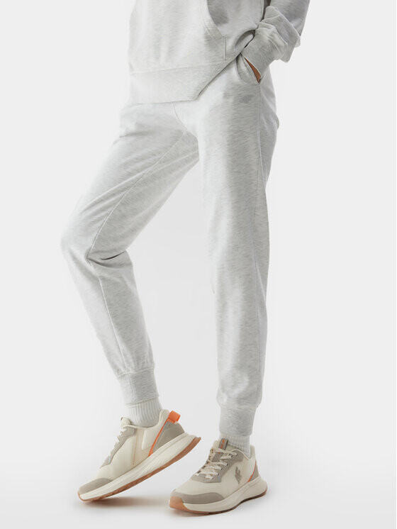 Спортивные брюки стандартного кроя 4F, серый
Спортивные брюки стандартного кроя 4F, серый