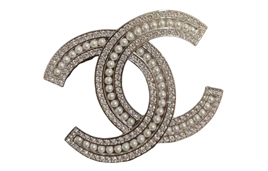 Брошь Women's CHANEL
Брошь Women's CHANEL
