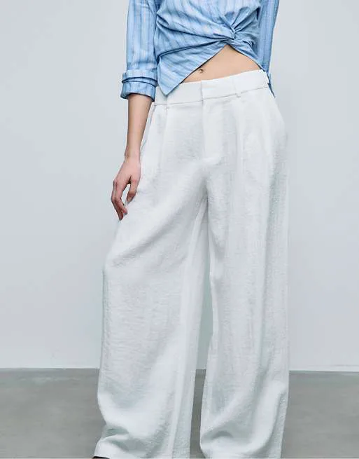 Брюки широкого кроя Stradivarius Rustic цвета экрю с регулируемыми пуговицами
Брюки широкого кроя Stradivarius Rustic цвета экрю с регулируемыми пуговицами