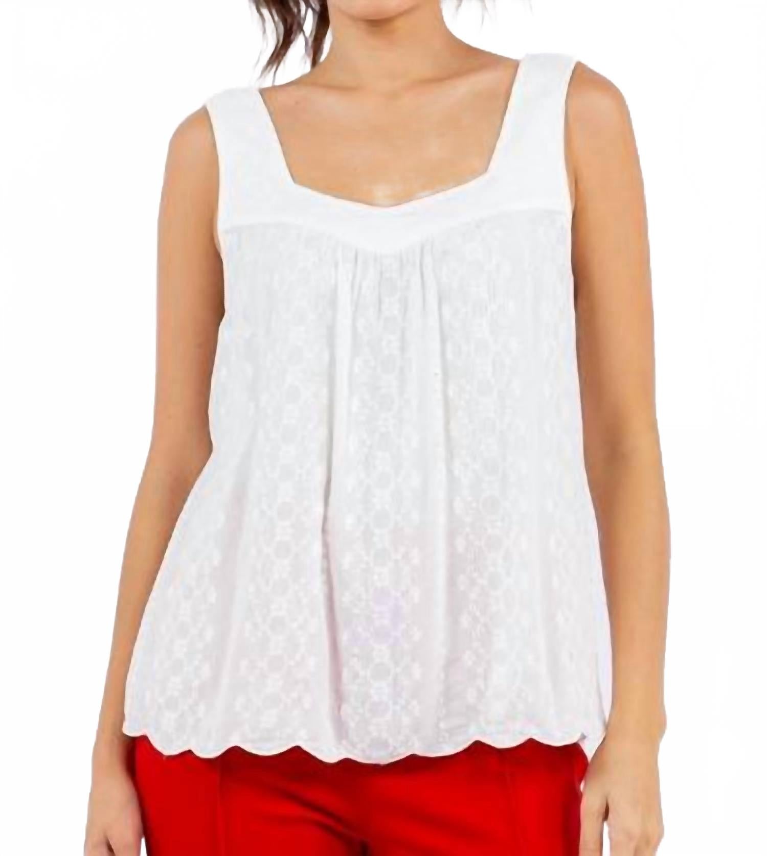 Белая креповая майка с ажурными глазками и тональной вышивкой PAPARAZZI
Белая креповая майка с ажурными глазками и тональной вышивкой PAPARAZZI