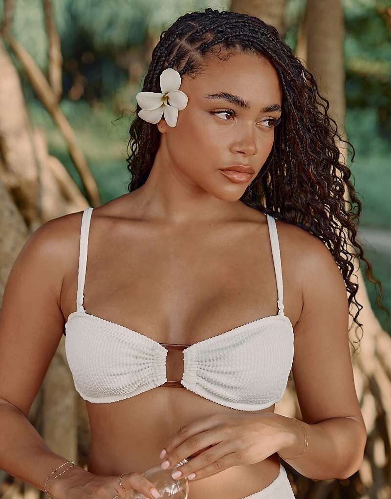 Кремовый укороченный бикини с квадратной пряжкой и жатой пряжкой 4th & Reckless x Loz Vassallo lulu
Кремовый укороченный бикини с квадратной пряжкой и жатой пряжкой 4th & Reckless x Loz Vassallo lulu