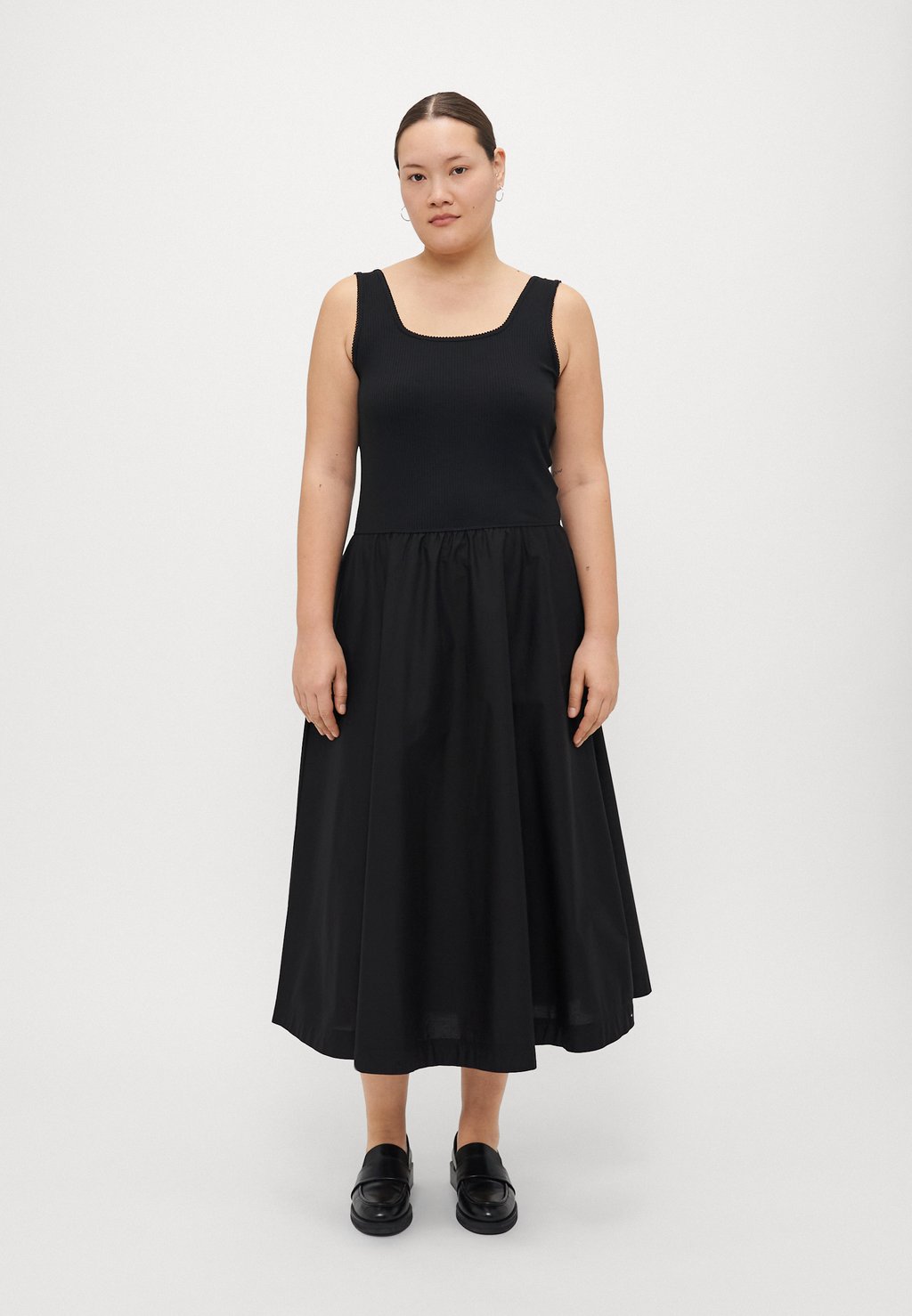 Повседневное платье MIDI MIX Tommy Hilfiger Curve, черный
Повседневное платье MIDI MIX Tommy Hilfiger Curve, черный